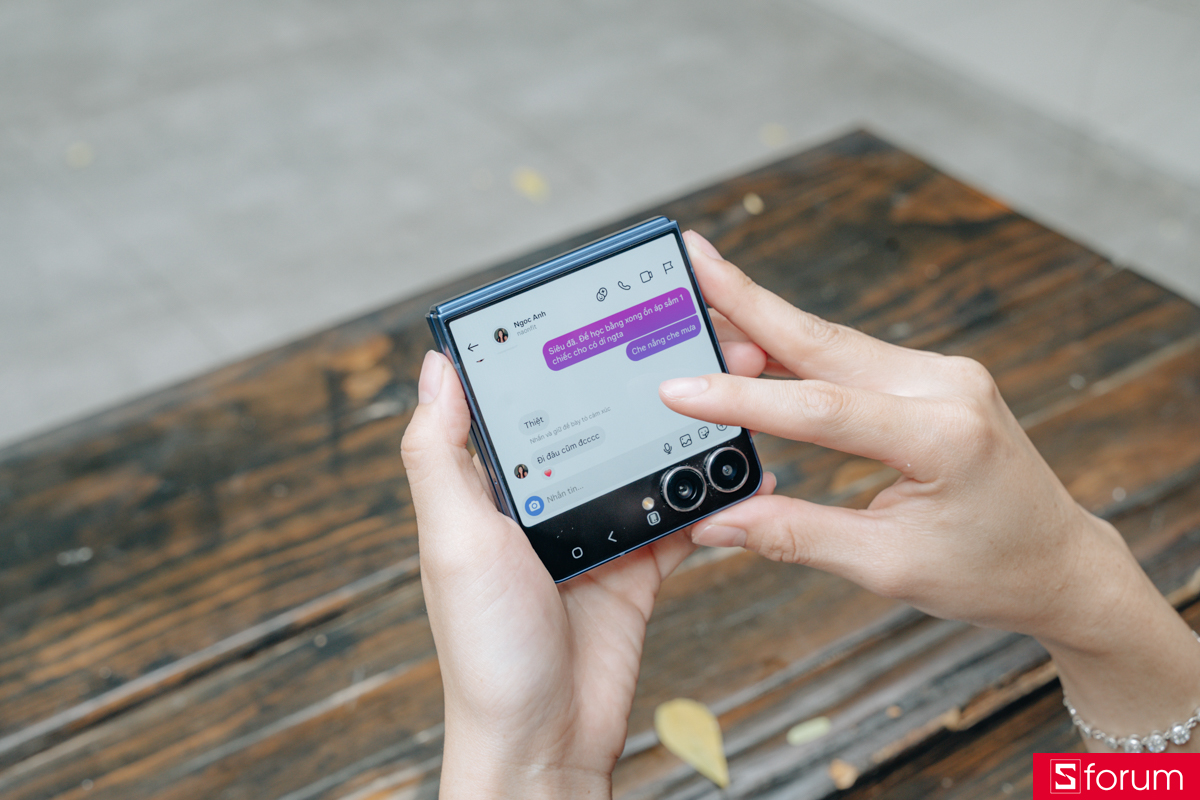 Từ ngày dùng Galaxy Z Flip7 đi du lịch nhẹ tênh 14