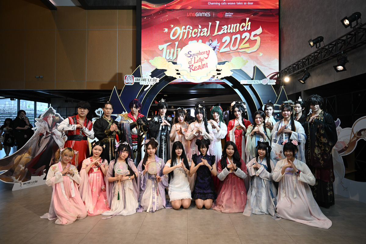 Đông đảo cosplayer hóa thân thành các danh sĩ trong game