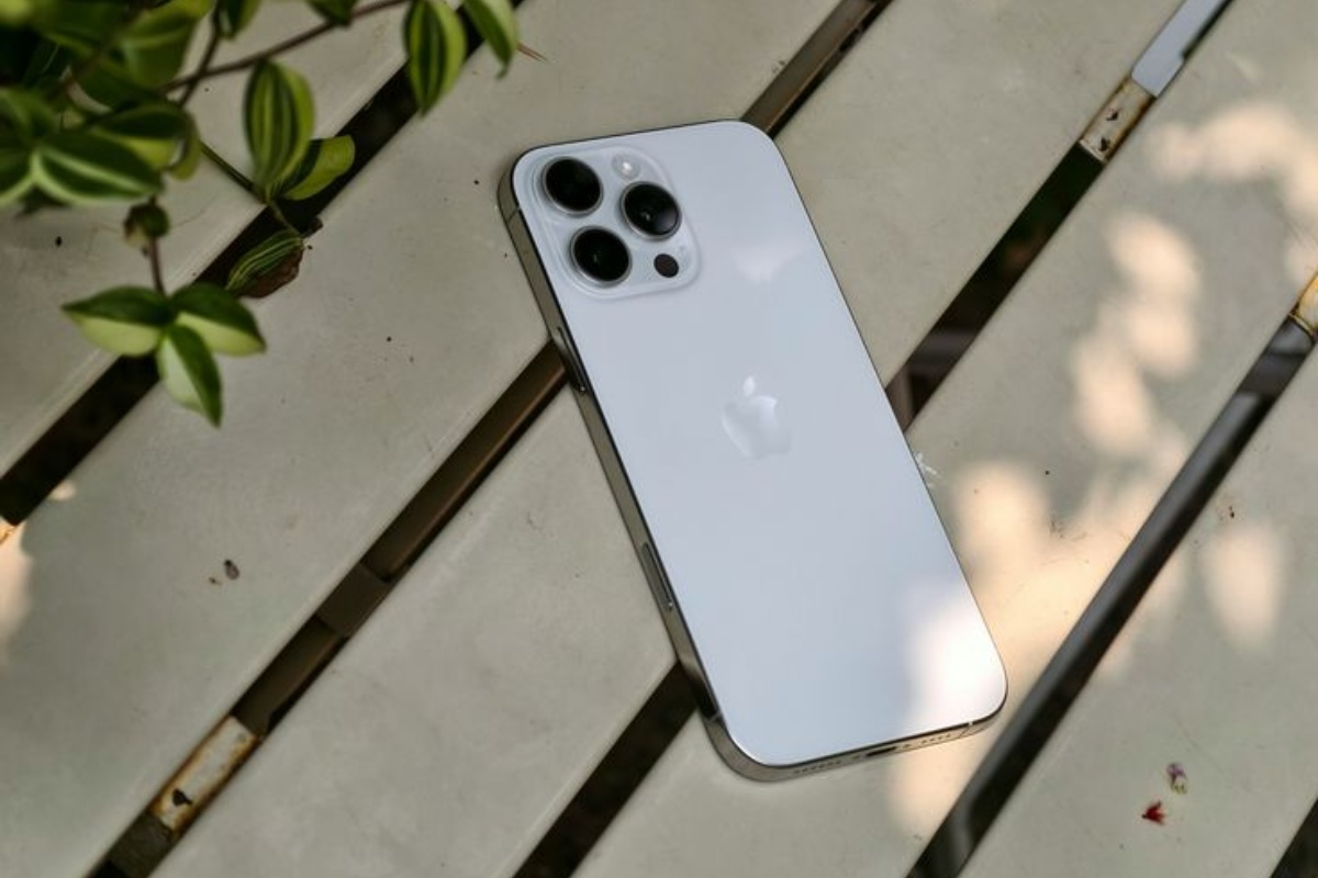 Ảnh thực tế iPhone 16 Pro Max màu trắng có gì đặc biệt?