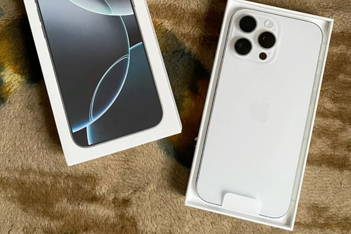 Ảnh thực tế iPhone 16 Pro Max màu trắng đẹp sang, có nên mua?