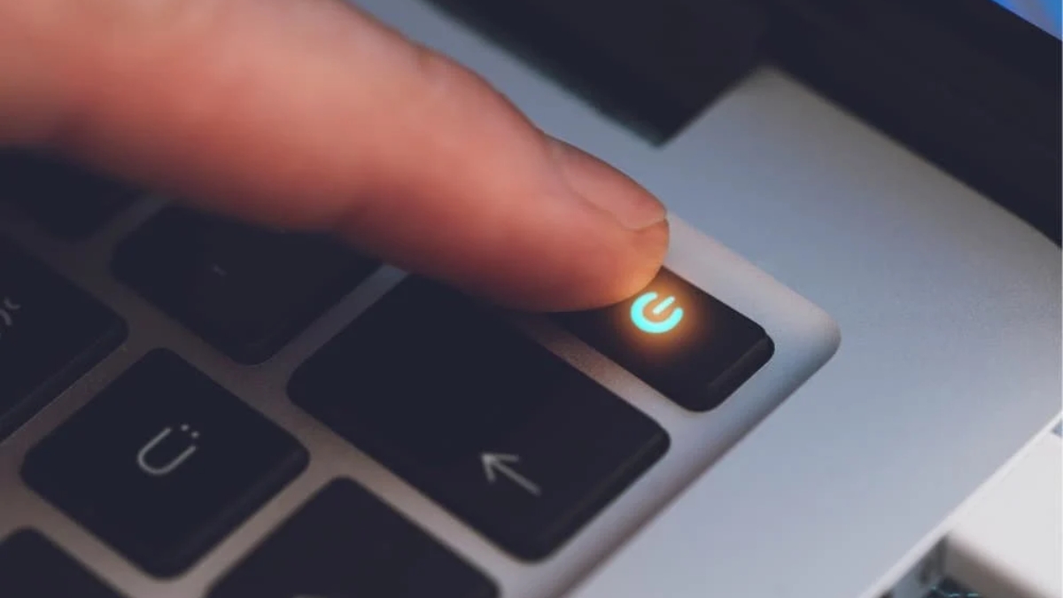 Các cách tắt laptop đúng cách để bảo vệ máy bền lâu