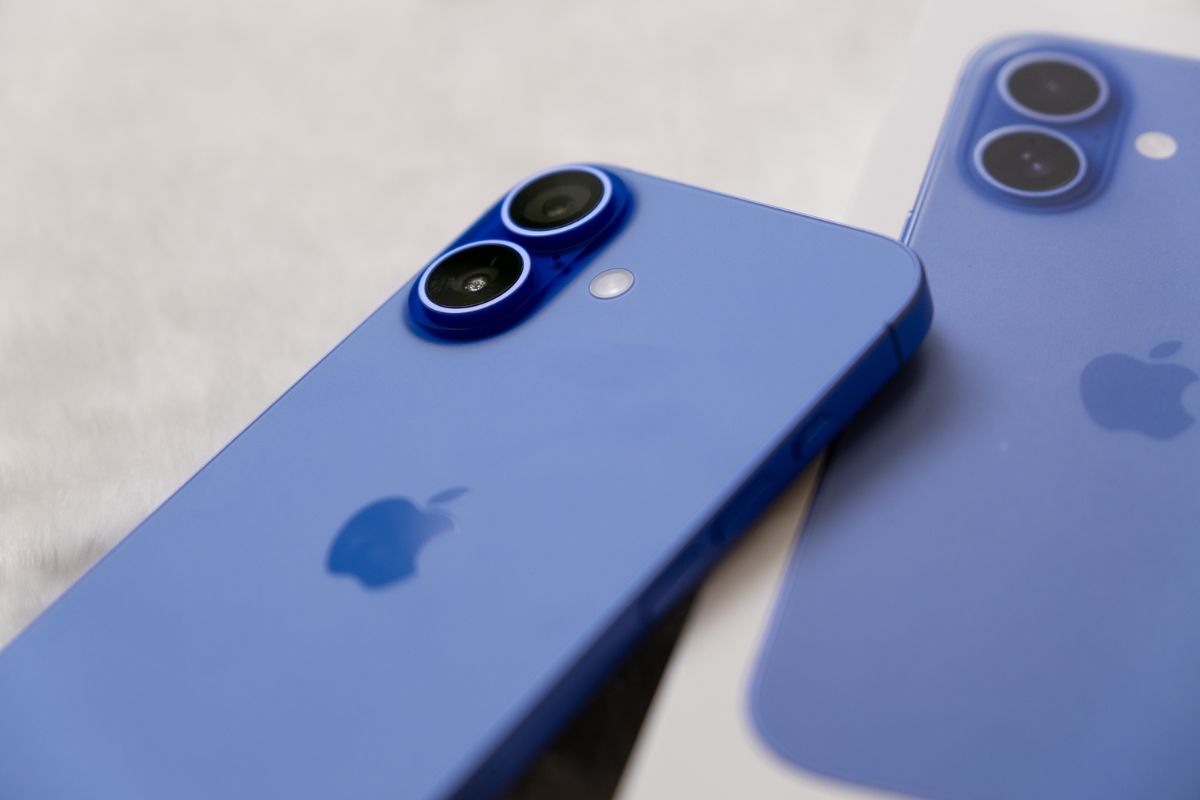 iPhone 16 màu xanh dương có gì mới?
