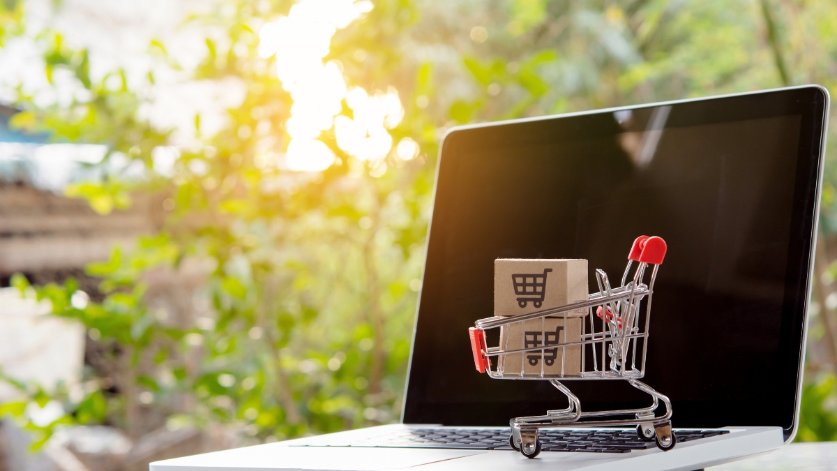Mua laptop giao hàng có đảm bảo không? Kinh nghiệm chọn mua