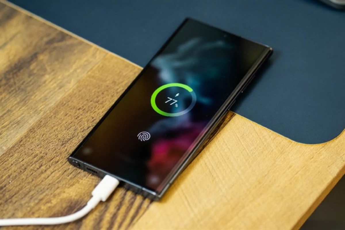 Hư hỏng phần cứng khiến cho điện thoại Samsung chỉ sạc đến 80% là dừng