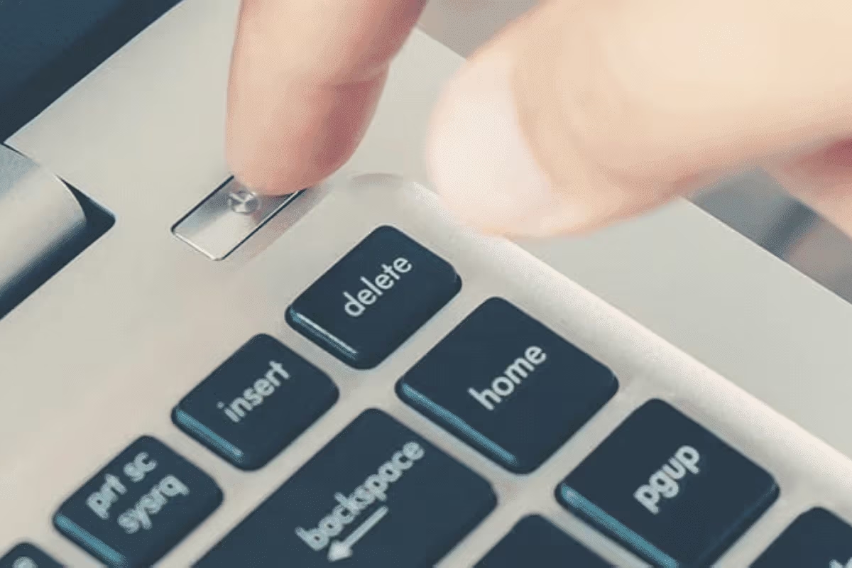 Cách khắc phục lỗi laptop không lên nguồn nhưng đèn sạc sáng cách 3