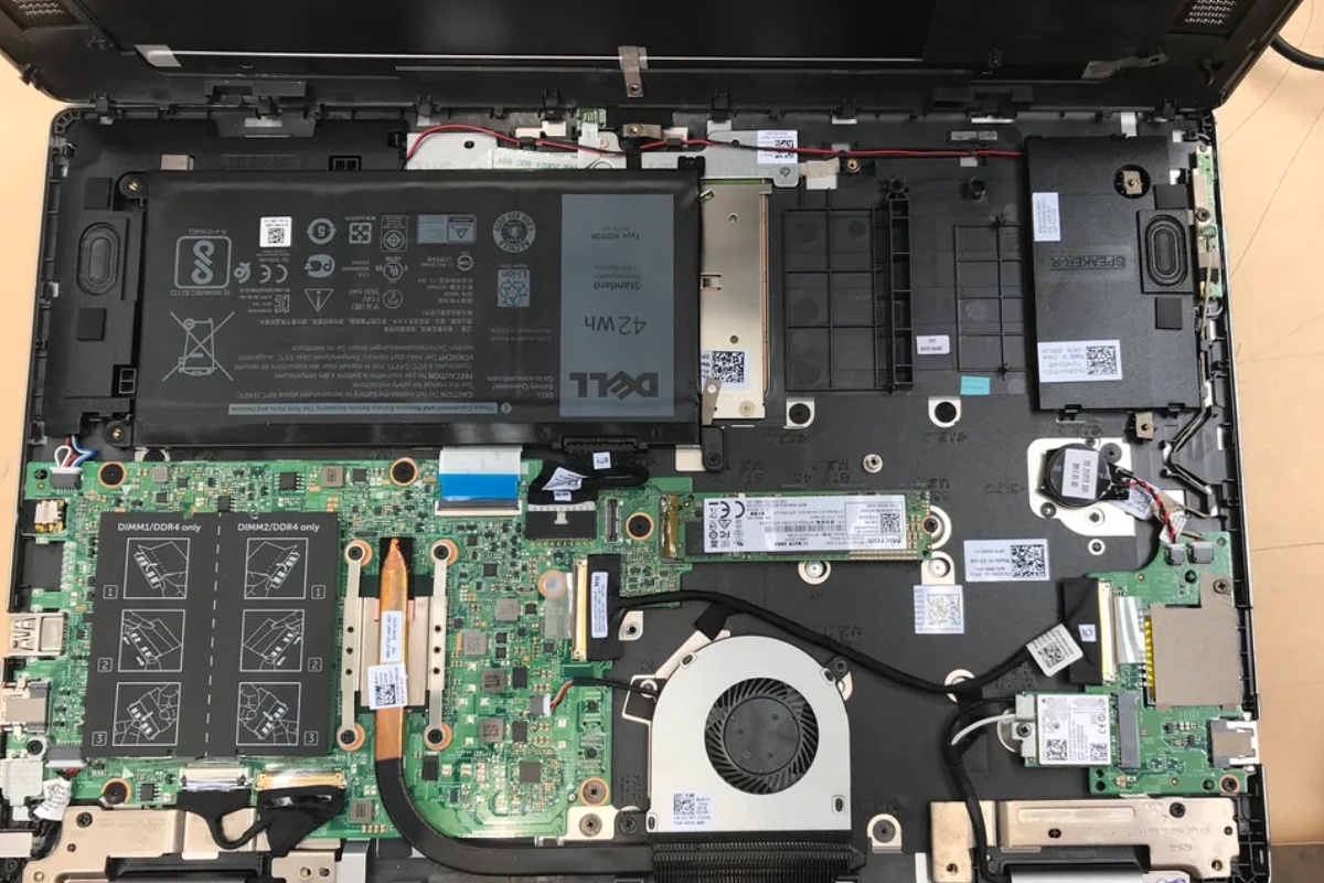 Nguyên nhân laptop không lên nguồn đèn sạc sáng 3
