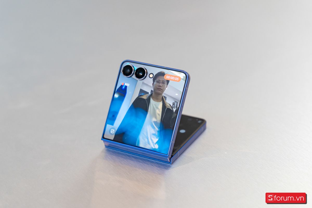 Cách dùng Auto Zoom bắt trọn khoảnh khắc trên Galaxy Z Flip 7 hình 1