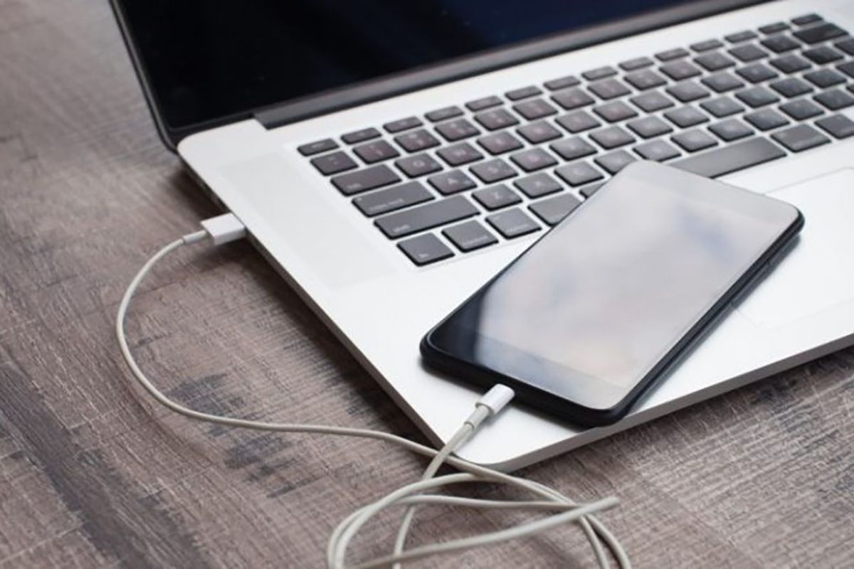 Kết nối iPhone với máy tính qua cáp Lightning