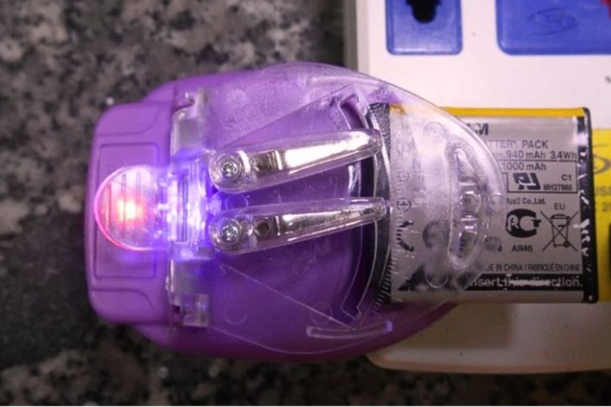 Kẹp đúng cực của sạc đa năng