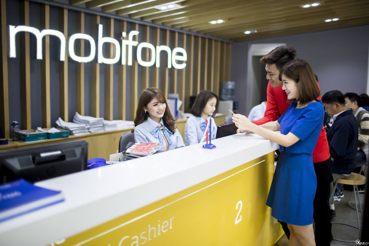 Đổi eSIM trực tiếp tại cửa hàng MobiFone
