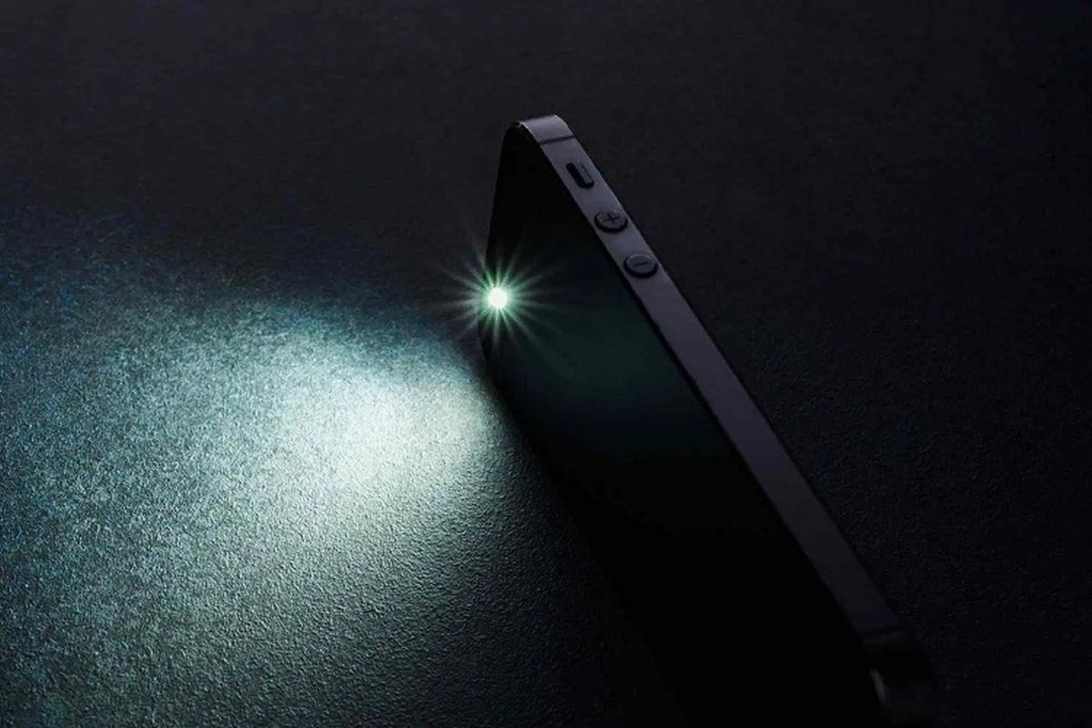 Cách bật, tắt đèn flash iPhone đơn giản, nhanh chóng hình 1