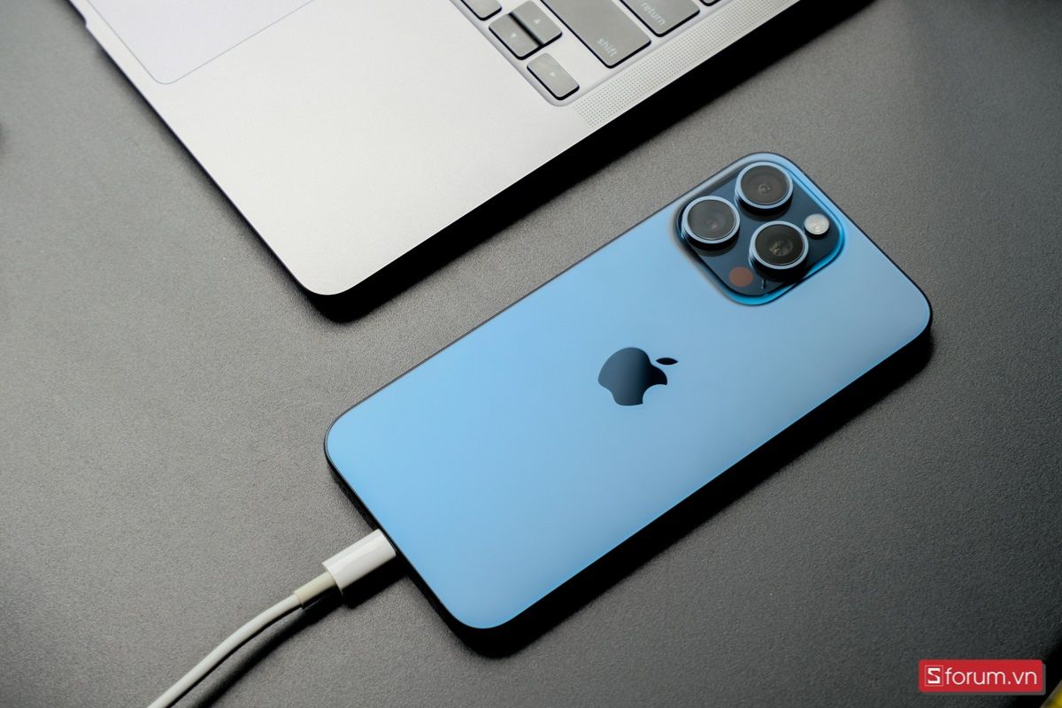 Hiện CellphoneS không bán iPhone 15 Pro Max bản Mỹ chính hãng
