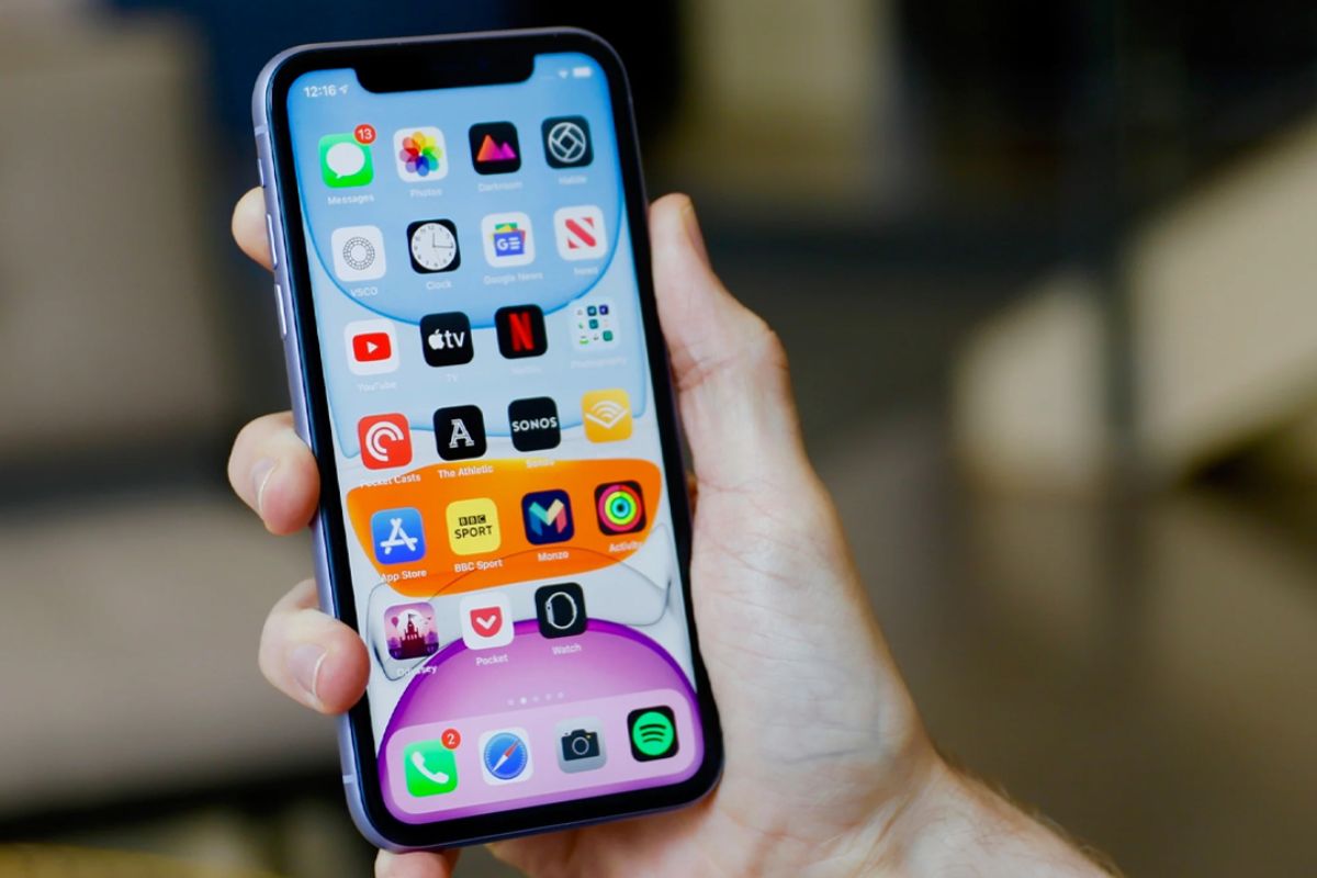 Điện thoại iPhone 11 ra đời năm nào màn hình Liquid Retina HD