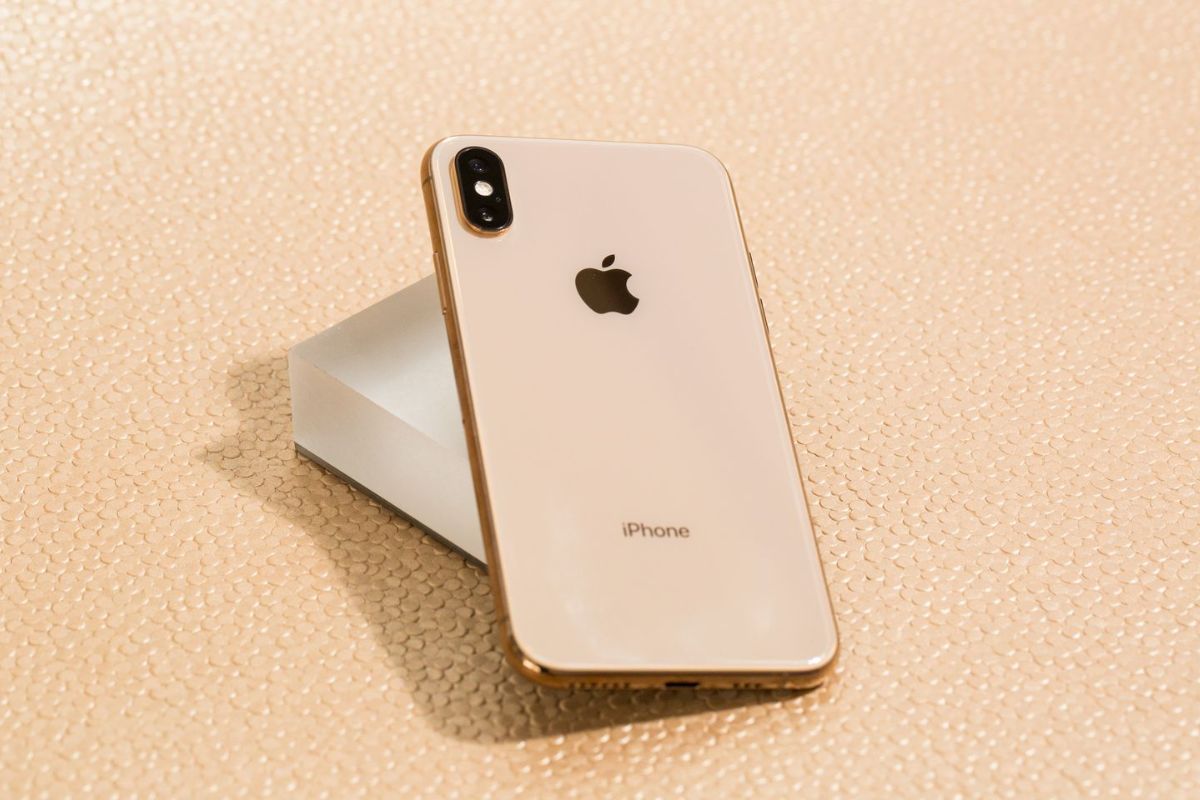 Điện thoại iPhone X ra đời năm nào?