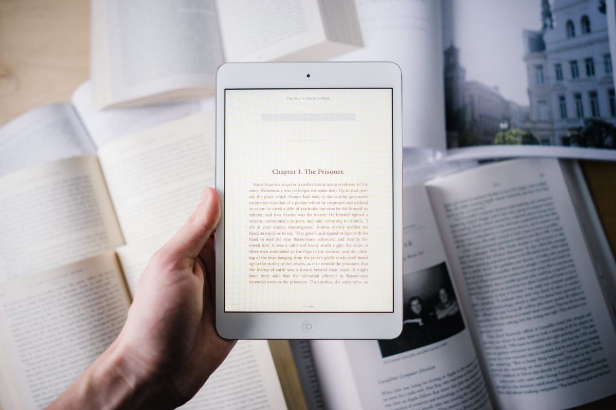 Khám phá thế giới sách trên iPad tiện lợi, thông minh, dễ dàng hình 2