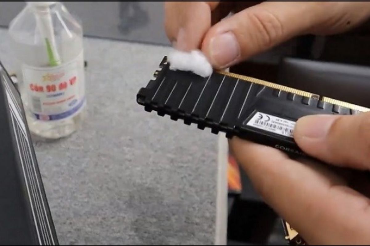 Cách sửa lỗi màn hình laptop bị nhiễu bằng Kiểm tra card màn hình