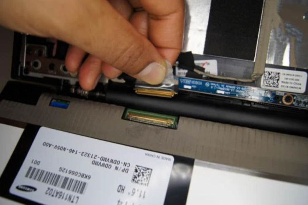 Cách sửa lỗi màn hình laptop bị nhiễu bằng Kiểm tra vỉ cao áp