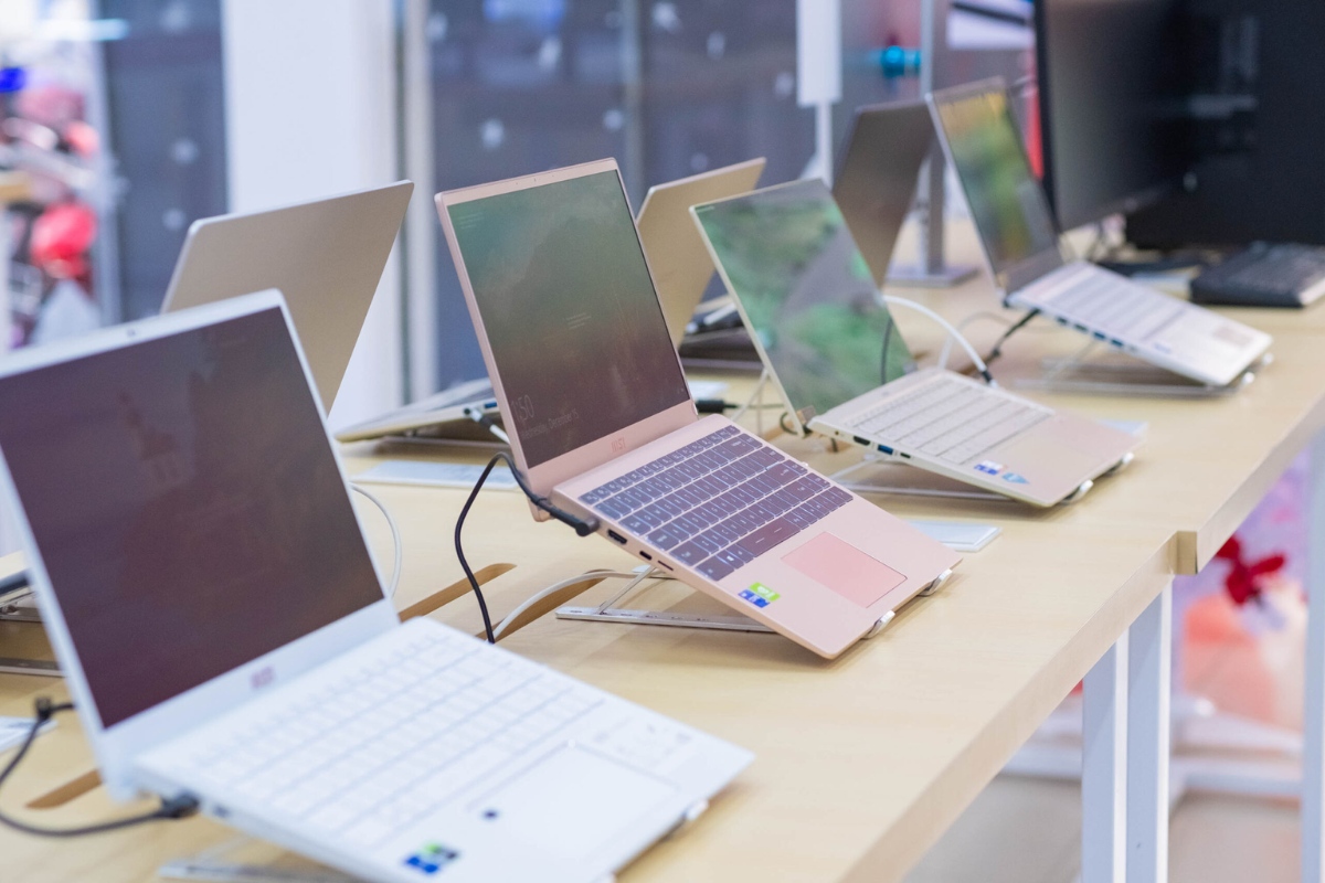 Mua laptop giao hàng có đảm bảo không? Kinh nghiệm chọn mua hình 11