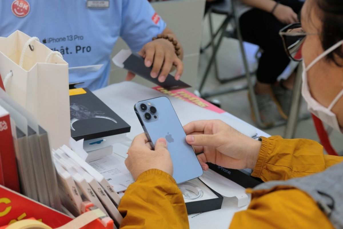 Nên mua iPhone ở đâu để đảm bảo chính hãng, giá hợp lý? hình 3