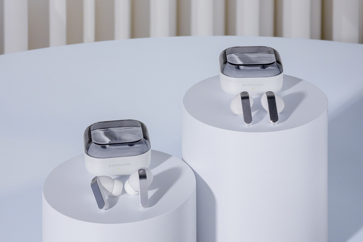 Phân biệt thiết kế giữa Galaxy Buds 4 và Buds 4 Pro