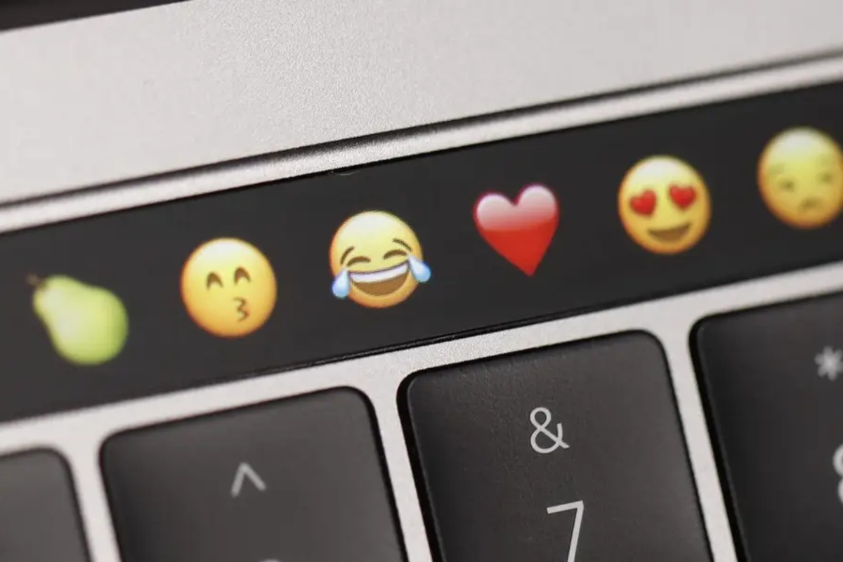Cách mở emoji trên MacBook chi tiết cho người mới dùng macOS