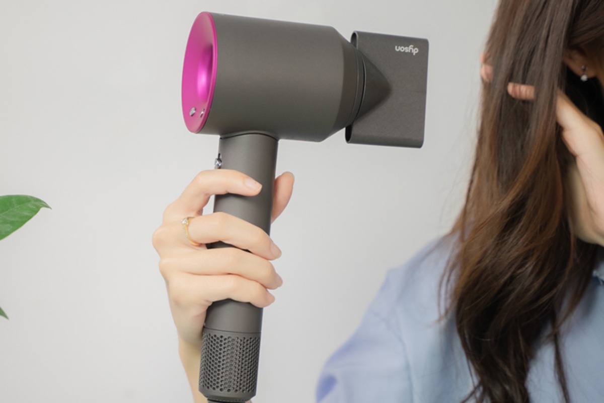 Cách sử dụng máy sấy tóc Dyson để tạo kiểu đẹp, bảo vệ tóc hiệu quả
