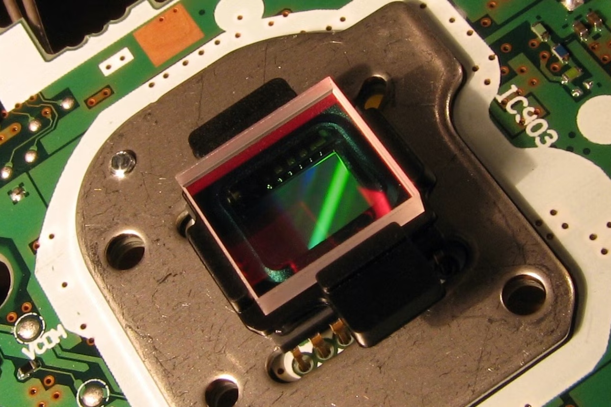 Cảm biến CCD có tốc độ xử lý chậm hơn với CMOS