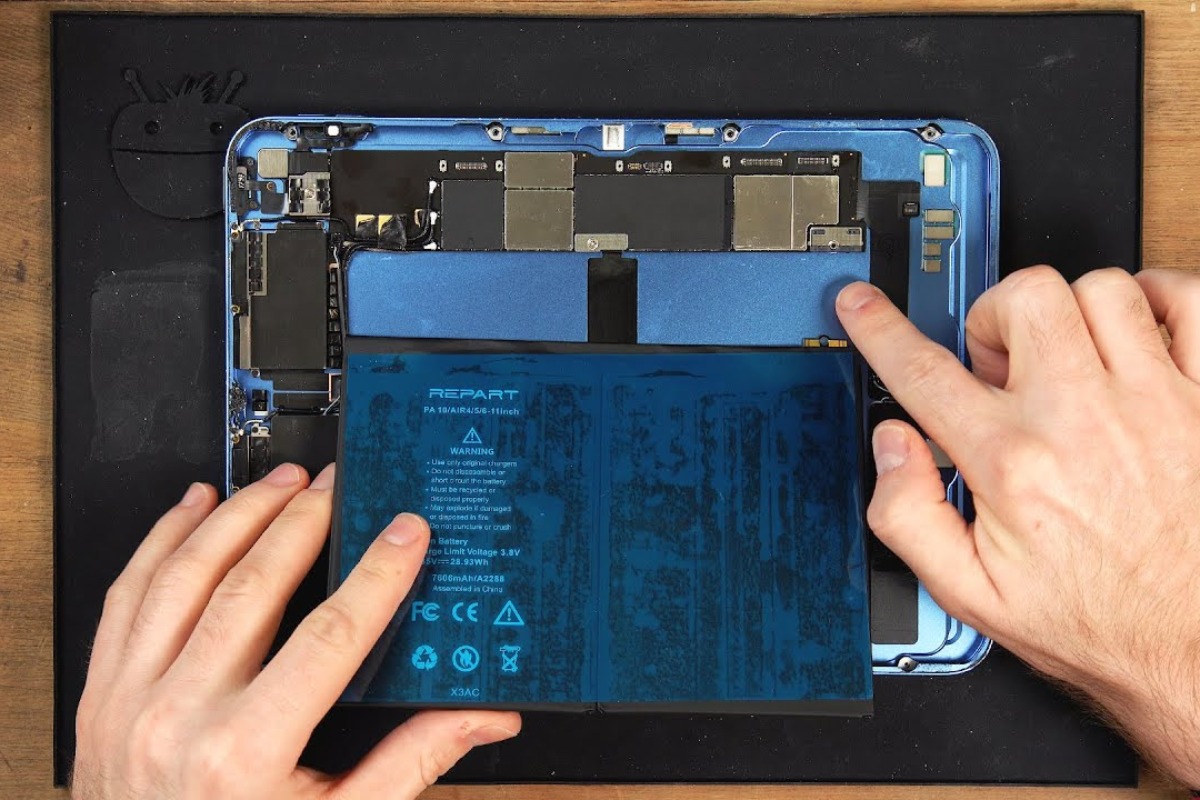 Thay pin mới khi gặp lỗi không sạc được pin iPad