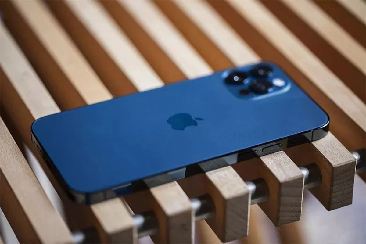 Biết được cách test iPhone 12 Pro Max giúp bạn không mua phải máy đã thay thế linh kiện không chính hãng