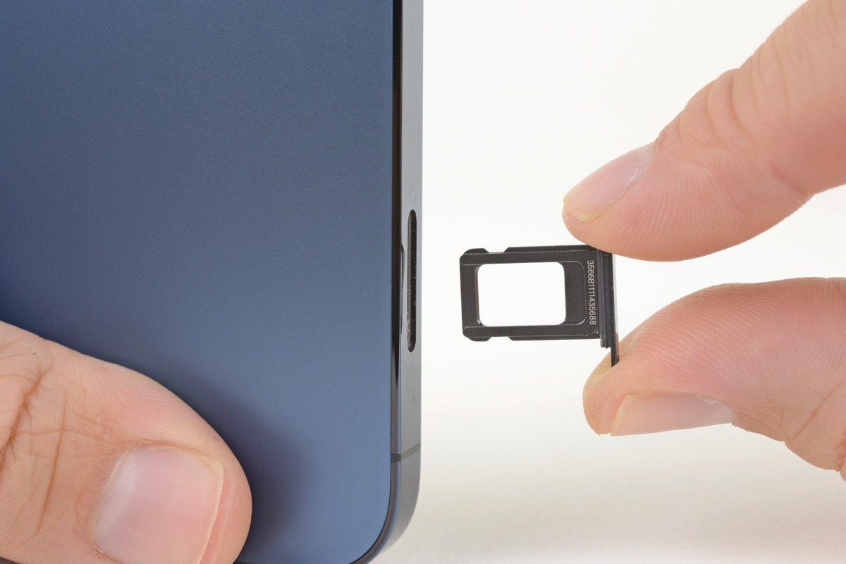 Tháo và lắp lại SIM