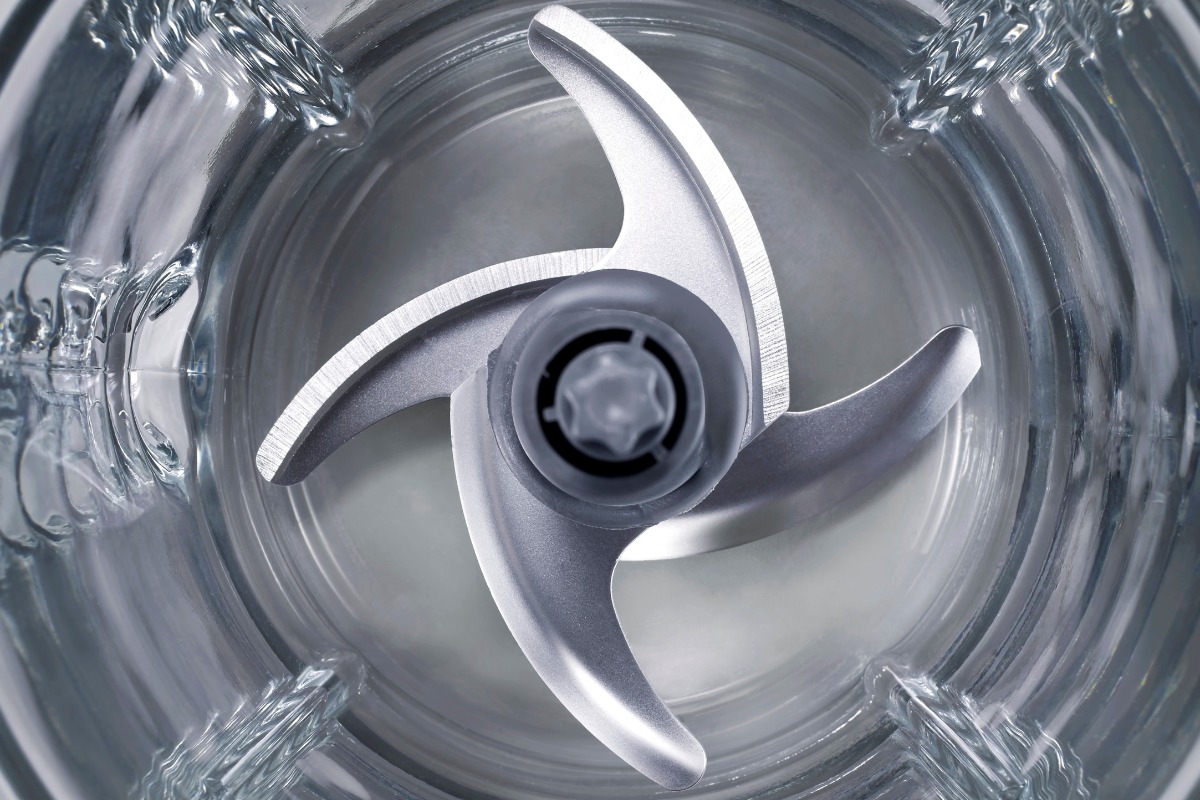 Kinh nghiệm chọn mua máy xay sinh tố Chất liệu cối xay và lưỡi dao