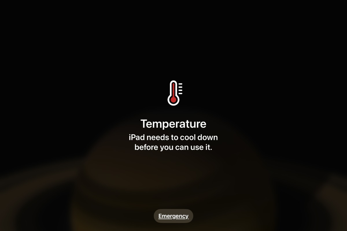 Để iPad nguội rồi sạc lại khắc phục sạc iPad vào điện nhưng không lên pin