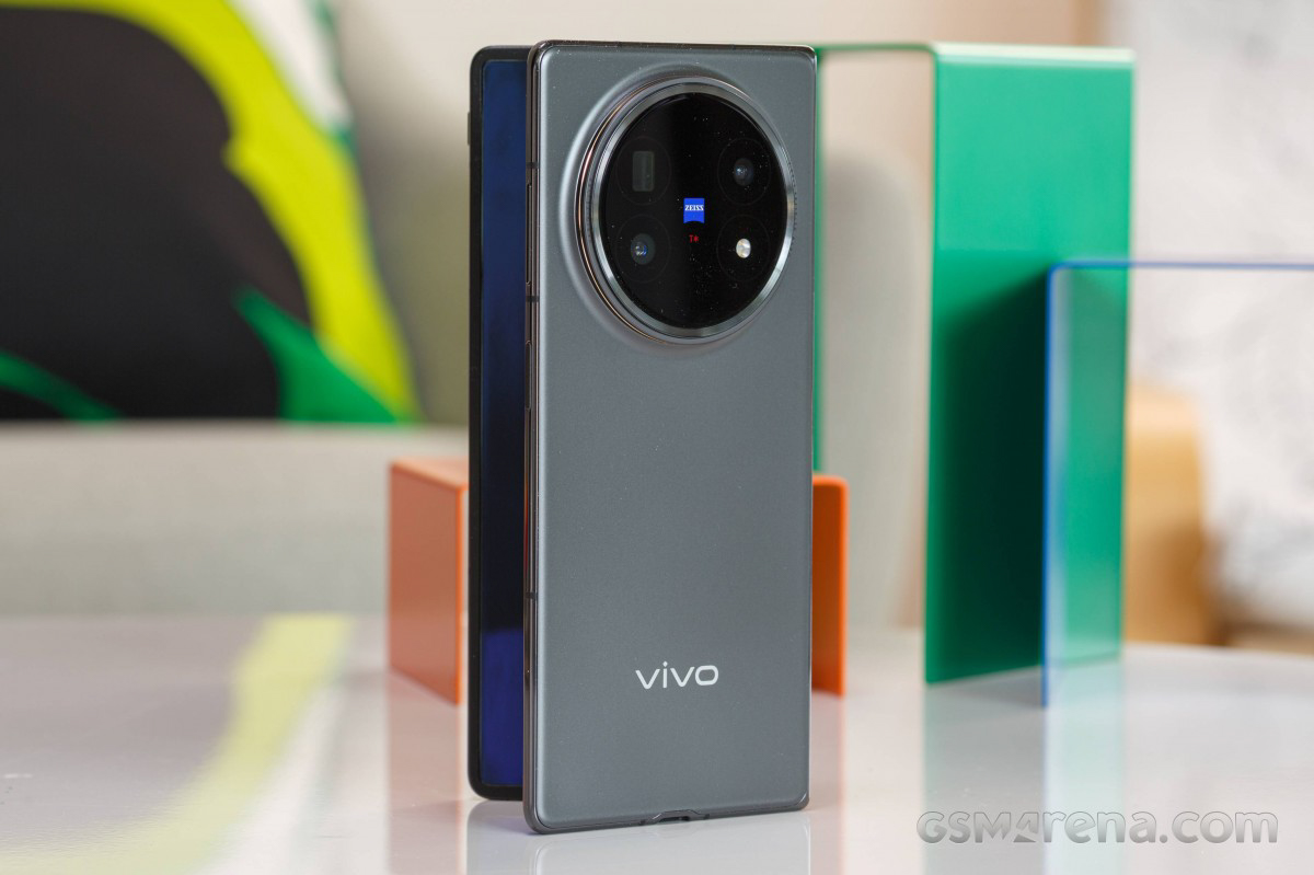 vivo X Fold5 sở hữu phong cách thiết kế thiên về sự tối giản và tinh tế