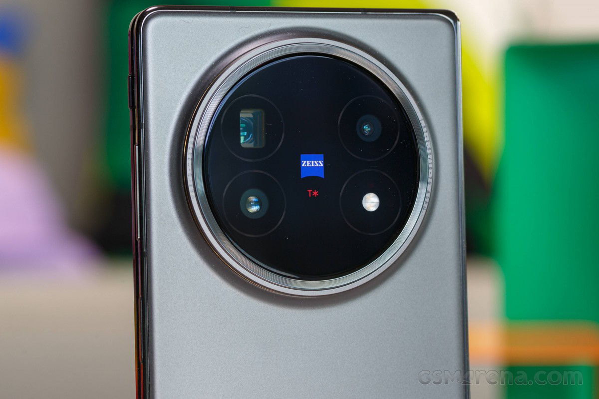 Camera, pin và sạc trên vivo X Fold5