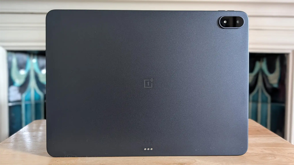 OnePlus Pad 3 không thay đổi quá nhiều về triết lý thiết kế vẫn là thân nhôm nguyên khối chắc chắn