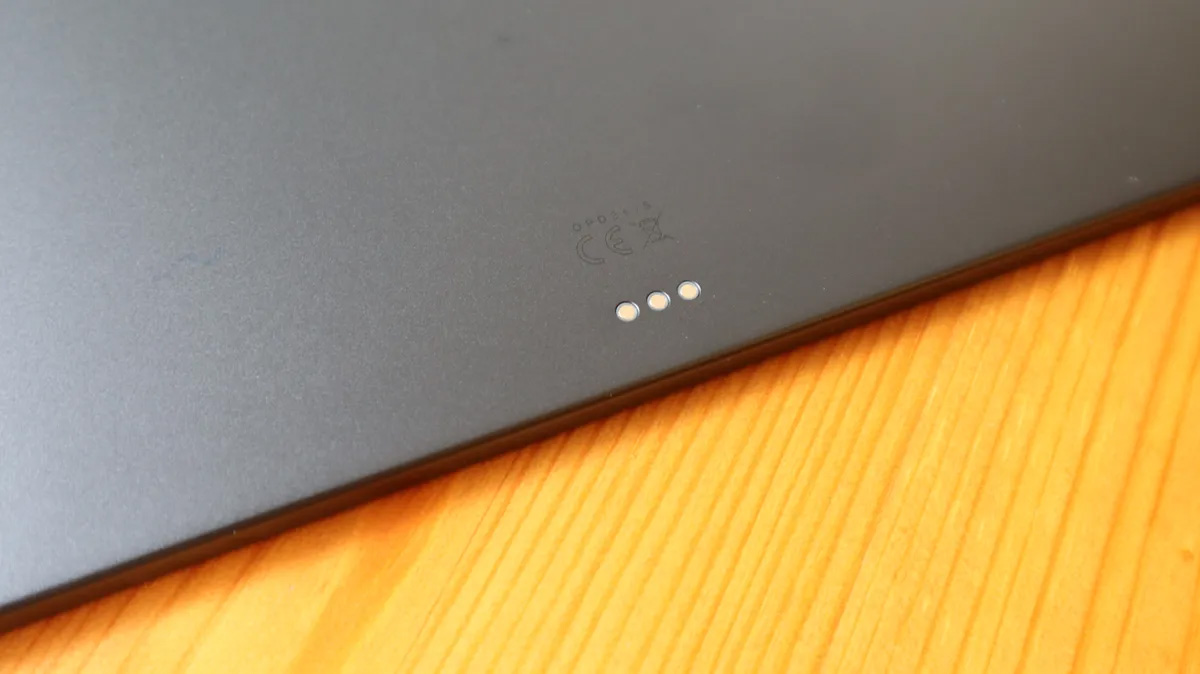 OnePlus Pad 3 trang bị 8 loa, chia đều ở cạnh trên và dưới, hứa hẹn mang lại trải nghiệm âm thanh vượt trội so với Pad 2