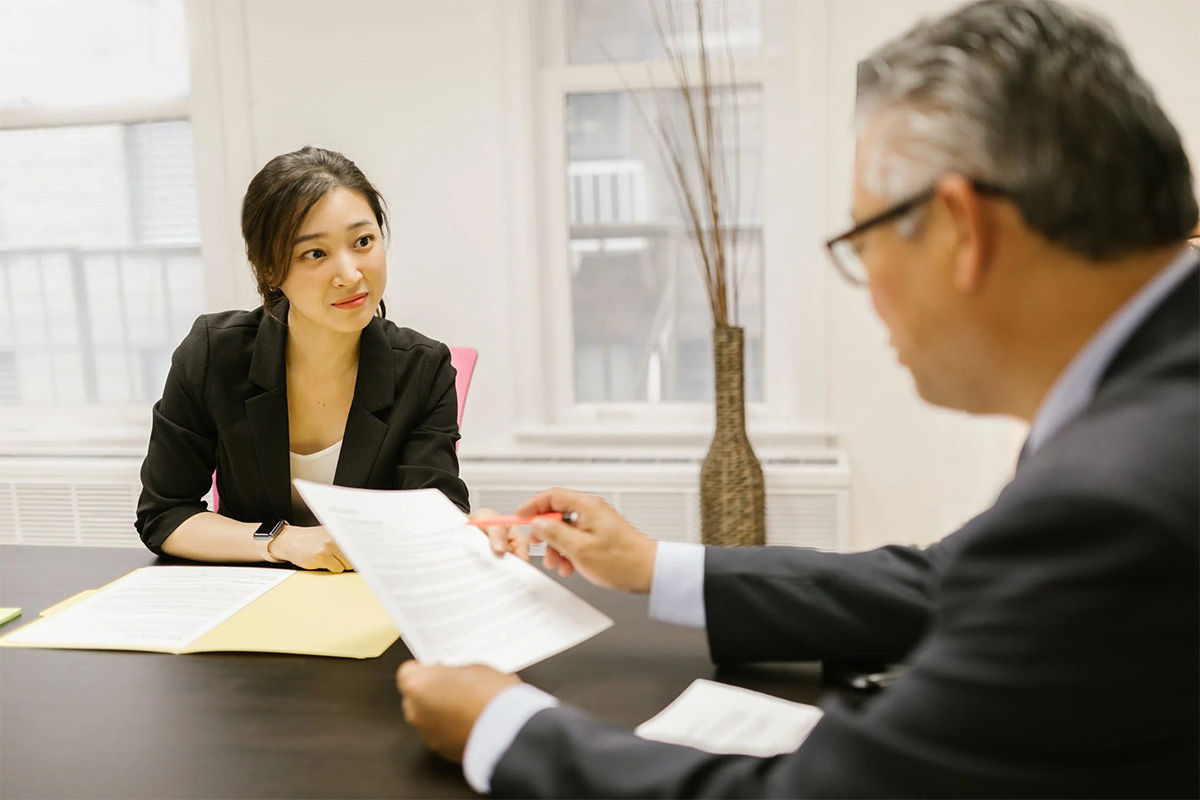 Mỗi ngành nghề được gán một “điểm áp dụng AI” dựa trên ba yếu tố: mức độ AI được sử dụng trong công việc, tỷ lệ hoàn thành nhiệm vụ và phạm vi AI có thể đảm nhận. 