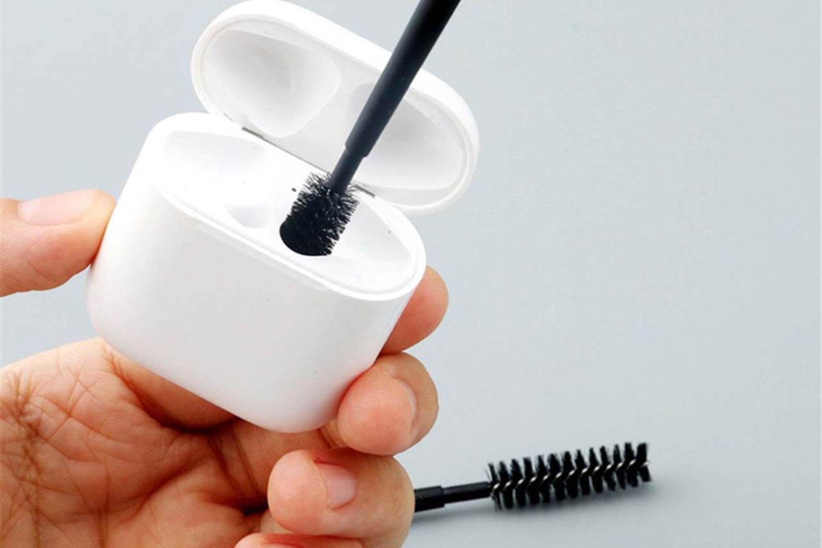 Vệ sinh AirPods và hộp sạc