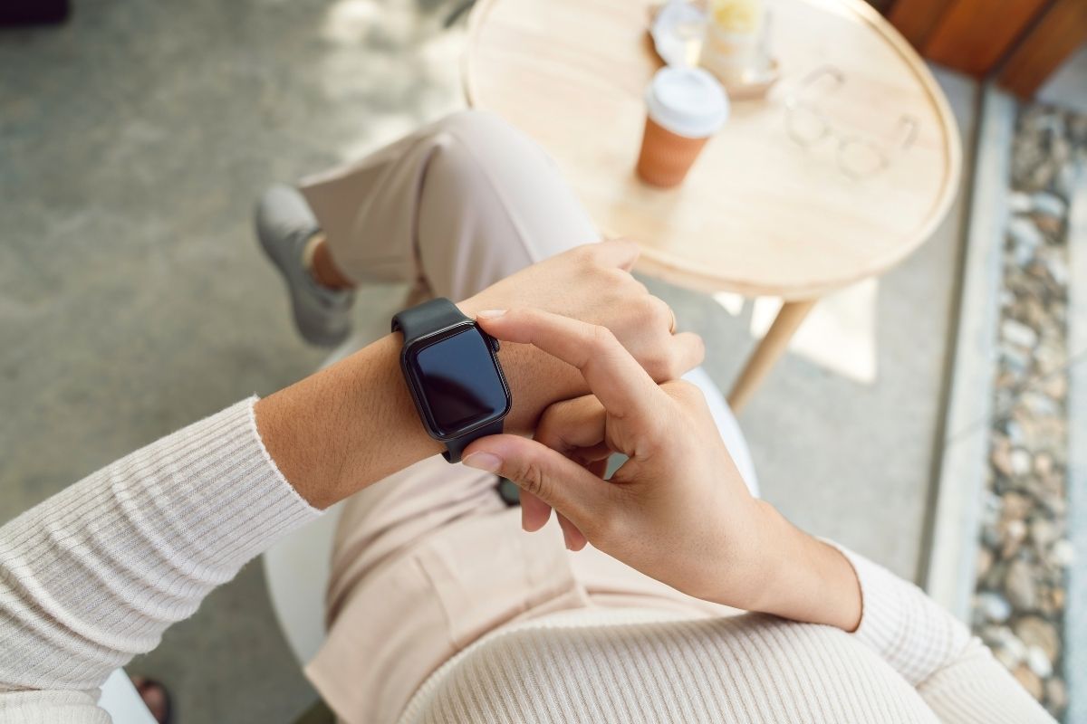 Di chuyển dễ dàng với thẻ phương tiện công cộng trên Apple Watch 4