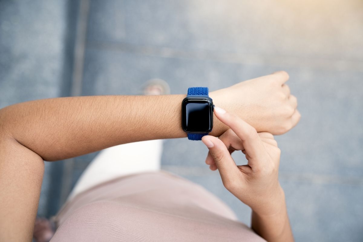 Di chuyển dễ dàng với thẻ phương tiện công cộng trên Apple Watch 5