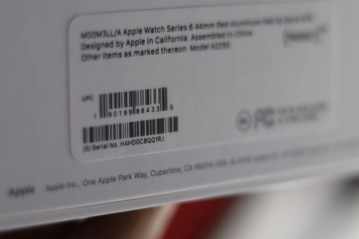 Kiểm tra tem và hộp của Apple Watch