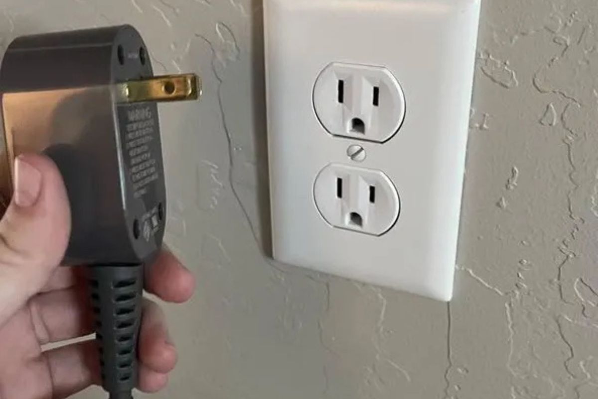 Ngắt nguồn thiết bị trước khi tháo để đảm bảo an toàn