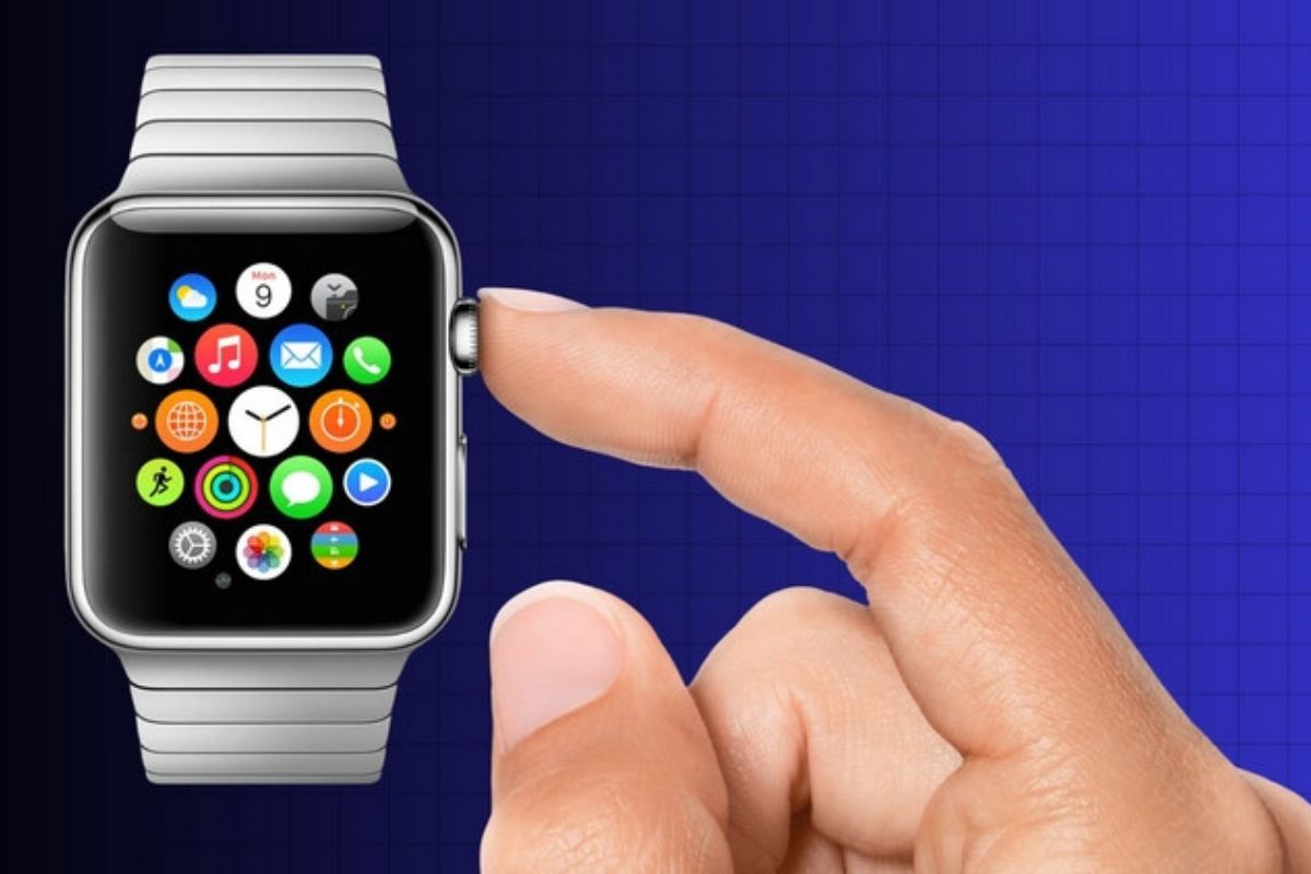Nhấn giữ Digital Crown để mở Siri