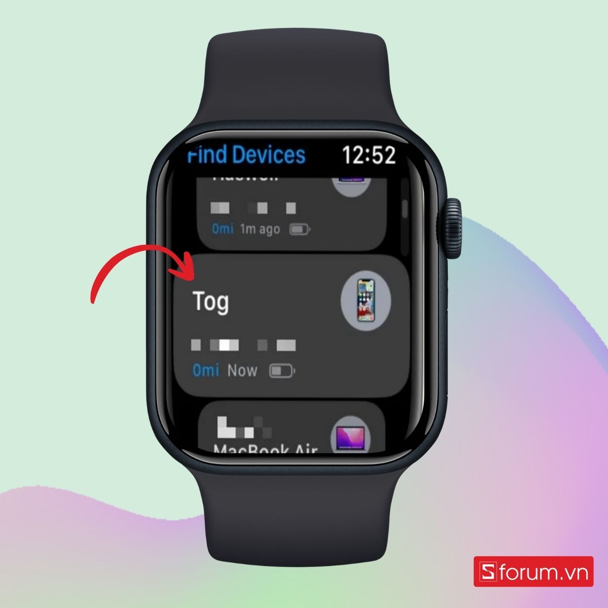 Chọn iPhone trong danh sách thiết bị liên kết iCloud