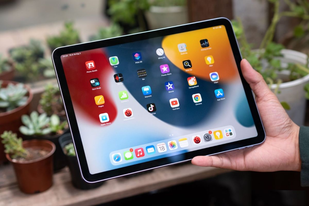 Người dùng nên mua iPad hay laptop?