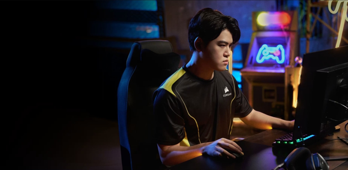 Gumayusi đang sử dụng bộ gear quen thuộc của Corsair