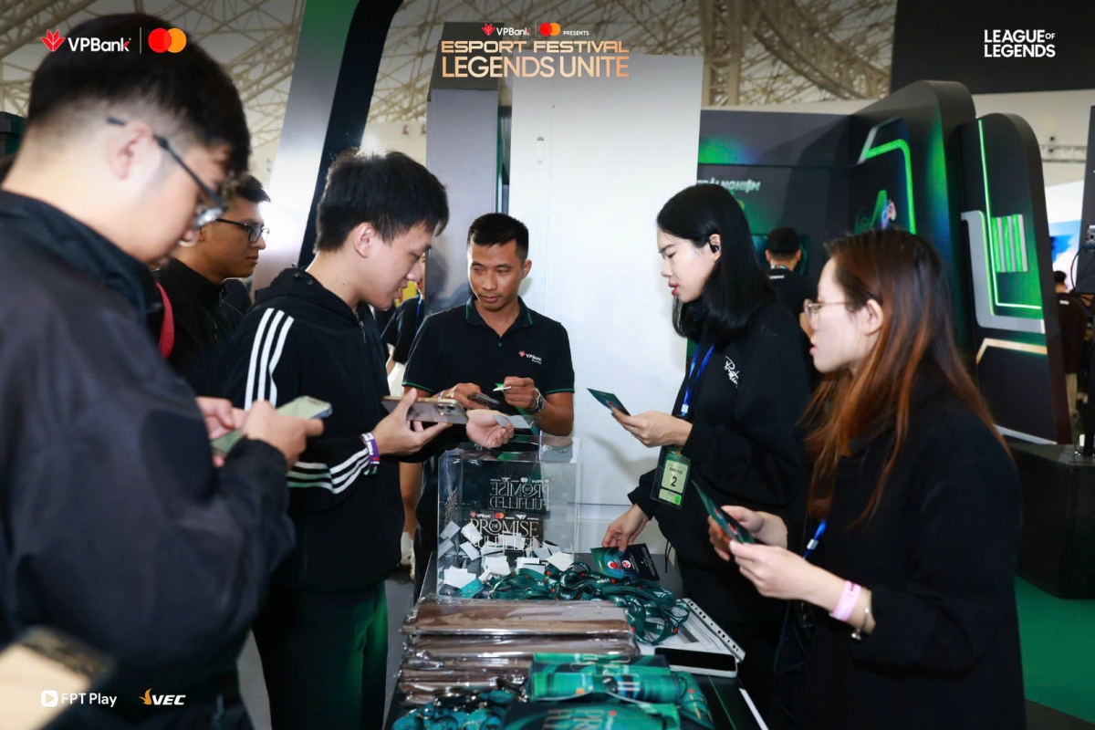 Người hâm mộ xuất hiện sớm tại sự kiện