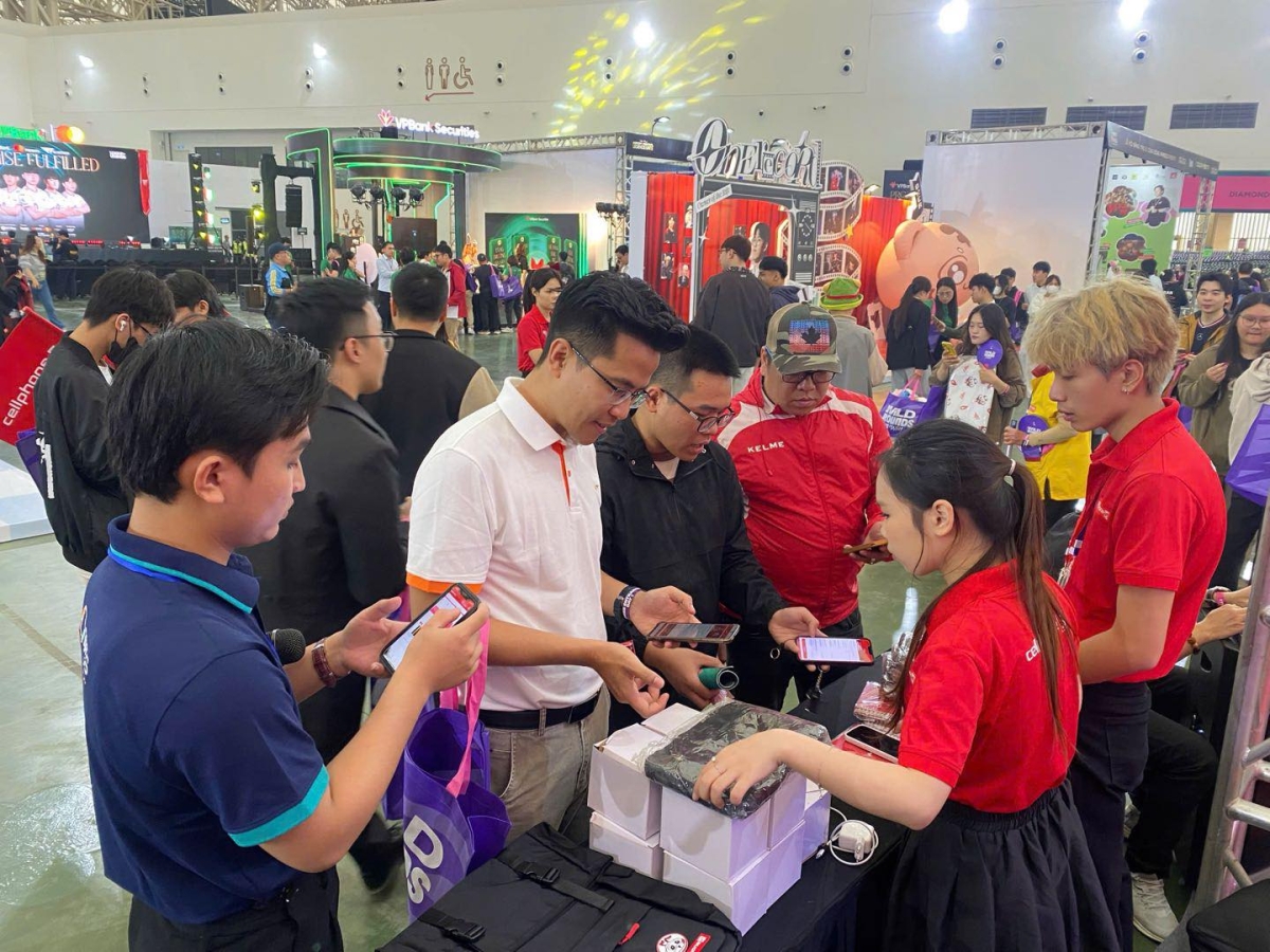 Nhiều hoạt động thú vị diễn ra tại booth CellphoneS