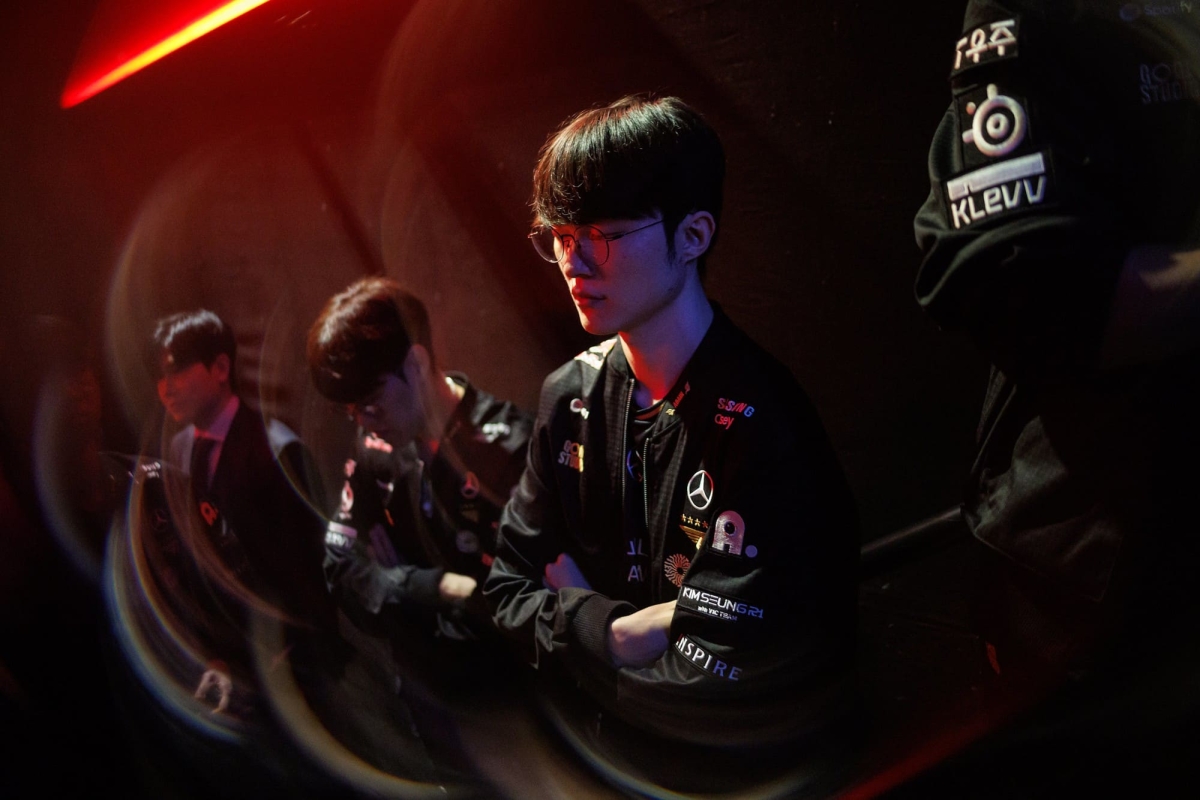 Faker cùng đồng đội đã giành được chức vô địch CKTG lần thứ 6