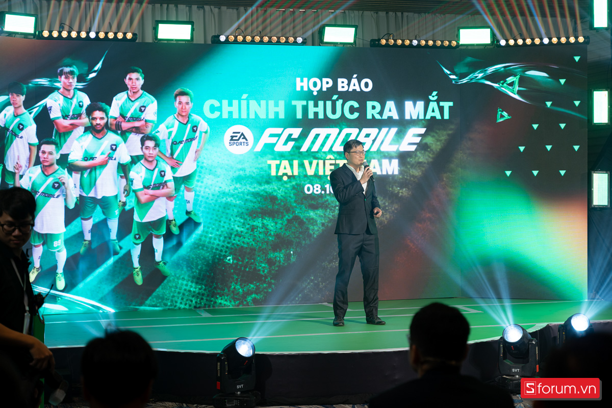 Họp báo chính thức ra mắt siêu phẩm FC Mobile Việt Nam